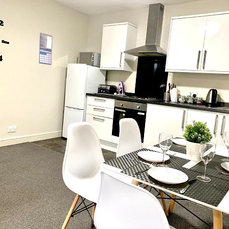 Free, Large Car Park Apartment Wakefield Exteriör bild