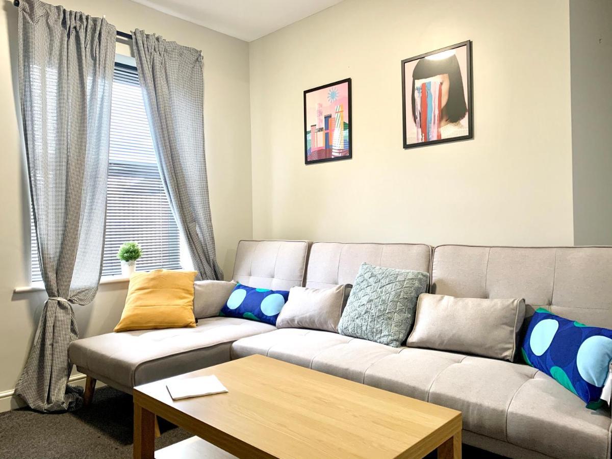 Free, Large Car Park Apartment Wakefield Exteriör bild